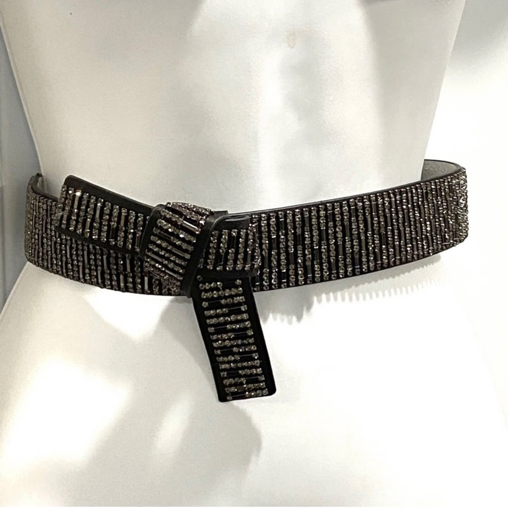 White House Black Market. Women’s Large Rhinestone belt with removable knot.